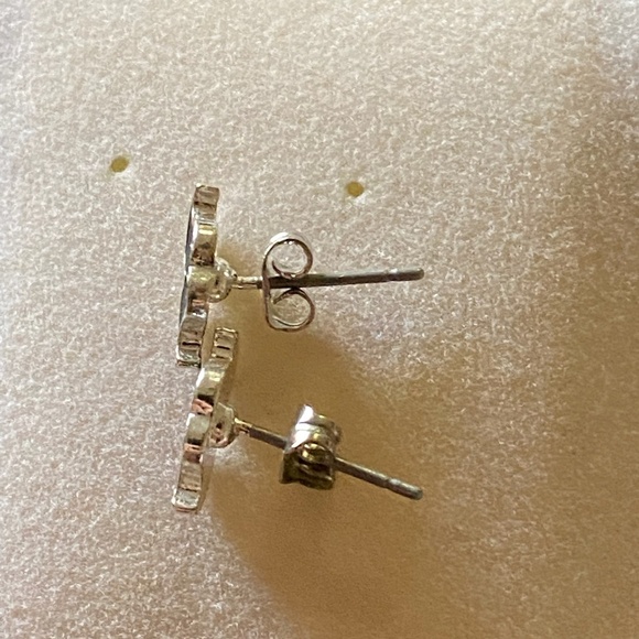 🎉Silver Mustache Shaped Earrings Fun and Quirky Studs - Picture 4 of 4